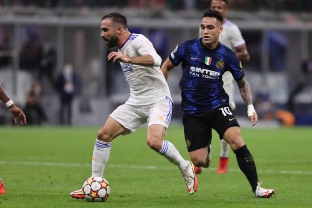 Daniel Carvajal of Real Madrid CFfights for the ball against Lautaro Martinez of FC Internazionale during the UEFA Champions League 2021/22 Group...