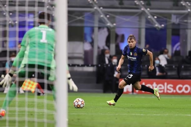 Nicolo Barella of FC Internazionale in action during the UEFA Champions League 2021/22 Group Stage - Group D football match between FC Internazionale...