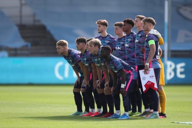 Players of RB Leipzig pose for a team photo during the UEFA Youth League match between Manchester City and RB Leipzig at Manchester City Football...