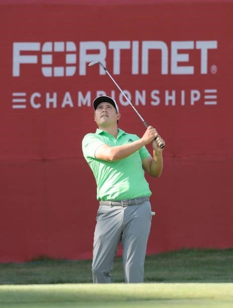 Andrew Novak plays his chip shot off the 18th green during the first round of the Fortinet Championship at Silverado Resort and Spa North on...