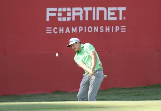 Andrew Novak plays his chip shot off the 18th green during the first round of the Fortinet Championship at Silverado Resort and Spa North on...