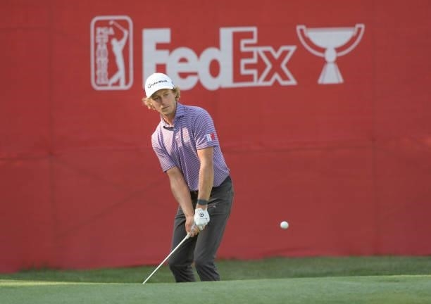 Austin Smotherman plays his chip shot off the 18th green during the first round of the Fortinet Championship at Silverado Resort and Spa North on...
