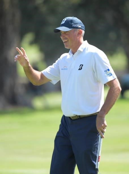 Matt Kuchar acknowledges the gallery on the third hole during the first round of the Fortinet Championship at Silverado Resort and Spa North on...