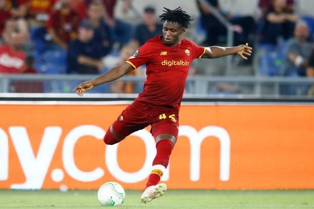 Amadou Diawara of AS Roma controls the ball during the UEFA Europa Conference League group C match between AS Roma and CSKA Sofia at Stadio Olimpico...