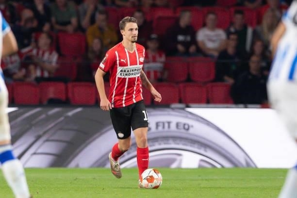 Oliver Boscagli of PSV Eindhoven controls the ball during the UEFA Europa League group B match between PSV Eindhoven and Real Sociedad at PSV Stadion...
