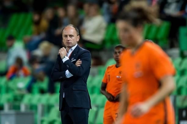 Holland trainer/coach Mark Parsons during the World Cup qualifier match between the Netherlands and the Czech Republic at the Euroborg Stadium on...