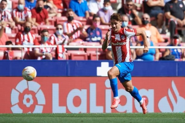 Antoine Griezmann of Atletico Madrid runs with the ball during the La Liga Santander match between Club Atletico de Madrid and Athletic Club at...