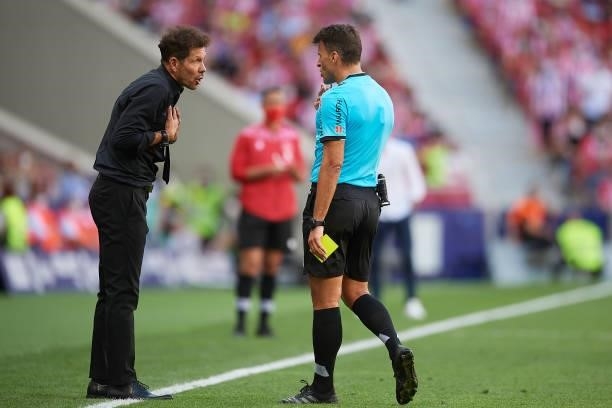 Diego Simeone head coach of Atletico Madrid and the referee Gil Manzano during the La Liga Santander match between Club Atletico de Madrid and...