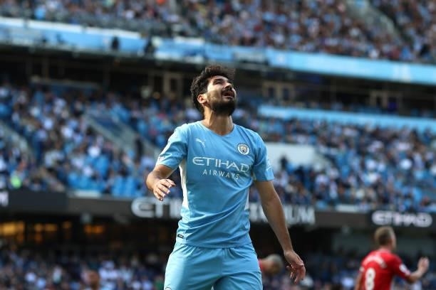 Ilkay Gundogan of Man City looks up at the sky after another missed chance during the Premier League match between Manchester City and Southampton at...