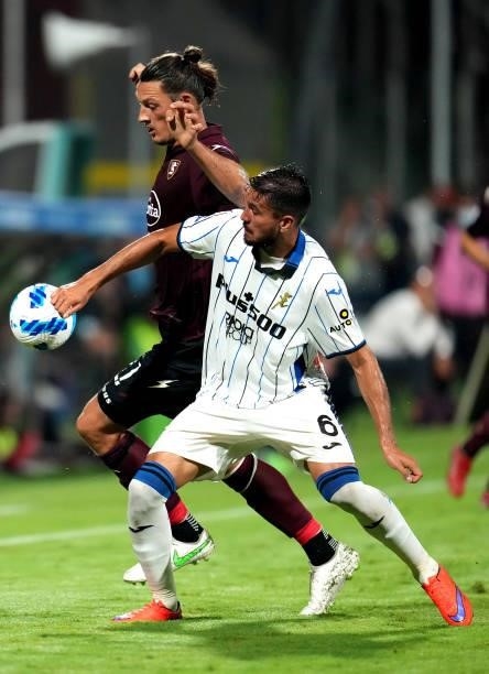 Jose Luis Palomino of Atalanta BC competes for the ball with Milan uric of US Salernitana in action ,during the Serie A match between US Salernitana...