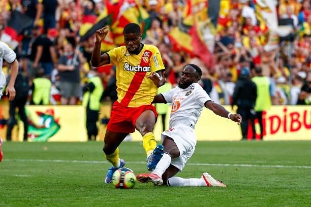 Kevin Danso of RC Lens challenges Jonathan Ikone of Lille OSC during the Ligue 1 Uber Eats match between Lens and Lille at Stade Bollaert-Delelis on...