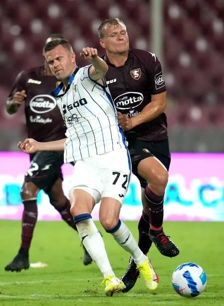 Josip Ilicic of Atalanta BC competes for the ball with Pawe Jaroszynski of US Salernitana in action ,during the Serie A match between US Salernitana...