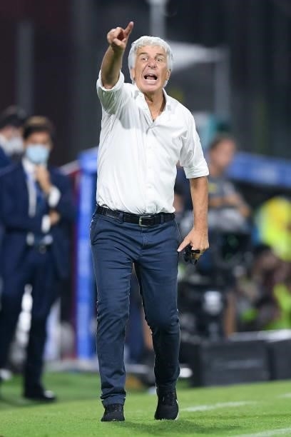 Gian Piero Gasperini manager of Atalanta BC gestures during the Serie A match between US Salernitana 1919 and Atalanta BC at Stadio Arechi, Salerno,...