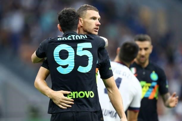 Edin Dzeko of FC Internazionale and Alessandro Bastoni of FC Internazionale celebrates after scoring his team's fifth goal with team mates during the...