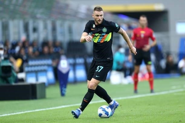 Milan Skriniar of FC Internazionale controls the ball during the Serie A match between FC Internazionale and Bologna FC at Stadio Giuseppe Meazza on...
