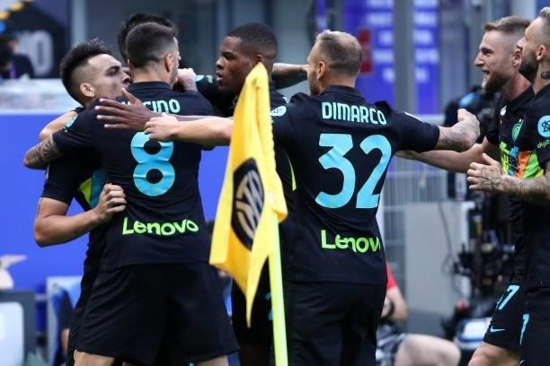 Lautaro Martinez of FC Internazionale celebrates after scoring his team's first goal with team mates during the Serie A match between FC...