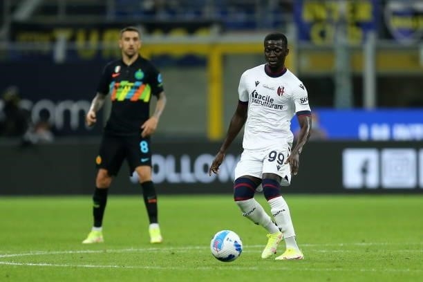 Musa Barrow of Bologna Fc controls the ball during the Serie A match between FC Internazionale and Bologna FC at Stadio Giuseppe Meazza on September...