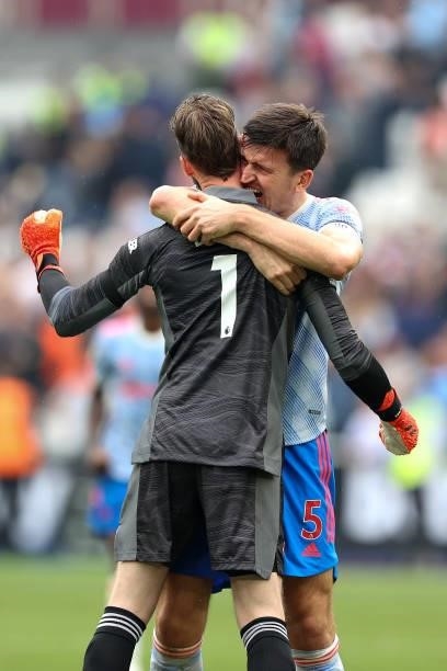 Harry Maguire of Man Utd congratulates goalkeeper David de Gea for his last minute penalty save as they celebrate their 2-1 victory during the...