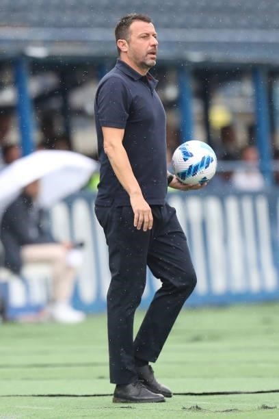 Roberto D'Aversa manager of US Sampdoria gestures during the Serie A match between Empoli FC and UC Sampdoria at Stadio Carlo Castellani on September...