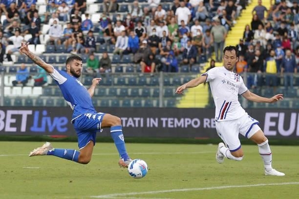 Patrick Cutrone of Empoli FC battles for the ball with Maya Yoshida of UC Sampdoria during the Serie A match between Empoli FC and UC Sampdoria at...