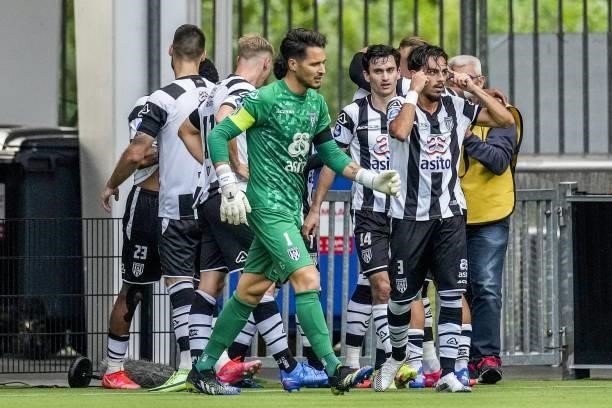 Heracles Almelo players celebrate Delano Burgzorg or Heracles Almelo's 2-1 during the Dutch Eredivisie match between Heracles Almelo and PSV...