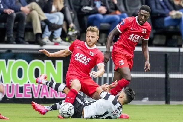 Fredrik Midtsjo of AZ, Ismail Azzaoui of Heracles Almelo, Bruno Martins Indi of AZ during the Dutch Eredivisie match between Heracles Almelo and PSV...