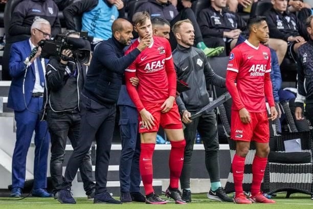 Coach Pascal Jansen, Sam Beukema of AZ, Tijjani Reijnders of AZ during the Dutch Eredivisie match between Heracles Almelo and PSV Eindhoven at the...