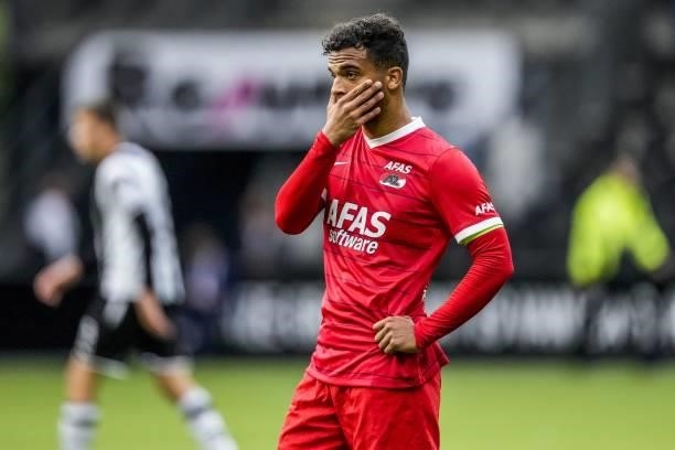 Owen Wijndal of AZ is disappointed with the loss during the Dutch Eredivisie match between Heracles Almelo and PSV Eindhoven at the Erve Asito...