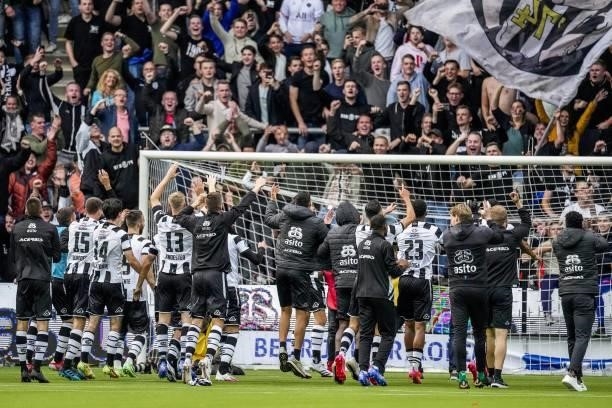 Heracles Almelo players celebrate victory with the supporters during the Dutch Eredivisie match between Heracles Almelo and PSV Eindhoven at the Erve...