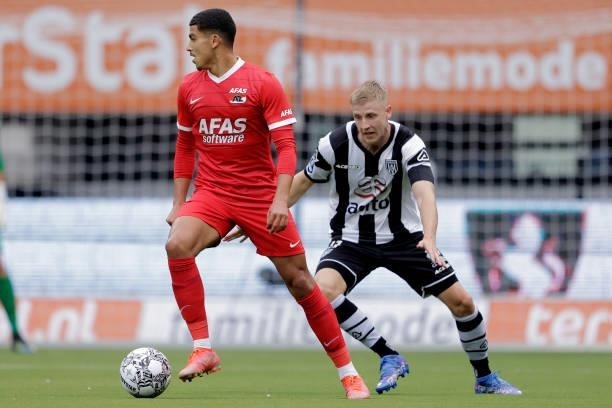 Zakaria Aboukhlal of AZ Alkmaar, Mats Knoester of Heracles Almelo during the Dutch Eredivisie match between Heracles Almelo v AZ Alkmaar at the...