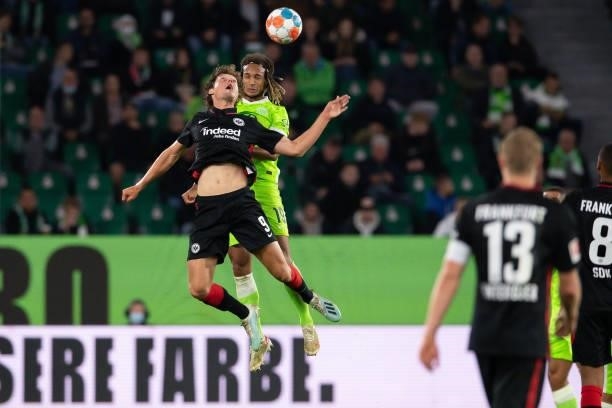 Sam Lammers of Eintracht Frankfurt and Kevin Mbabu of VfL Wolfsburg battle for the ball during the Bundesliga match between VfL Wolfsburg and...