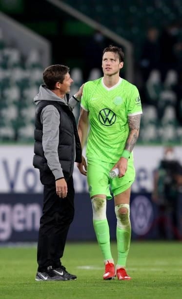 Frankfurt's Austrian head coach Oliver Glasner talks with Wolfsburg's Dutch forward Wout Weghorst after the German first division Bundesliga football...