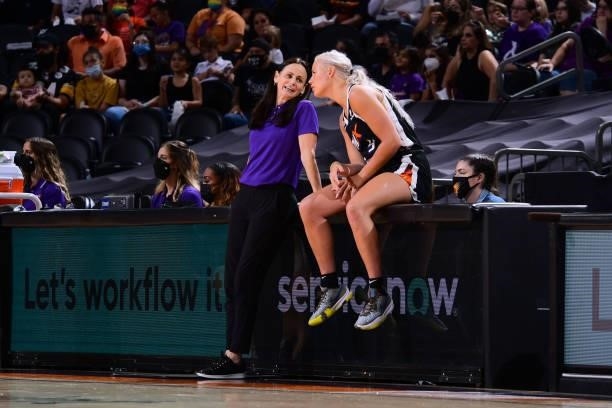 Head Coach Sandy Brondello of the Phoenix Mercury talks with Sophie Cunningham during the game against the Las Vegas Aces on September 19, 2021 at...