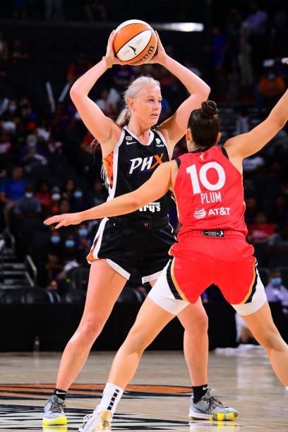 Sophie Cunningham of the Phoenix Mercury handles the ball during the game against the Las Vegas Aces on September 19, 2021 at Footprint Center in...