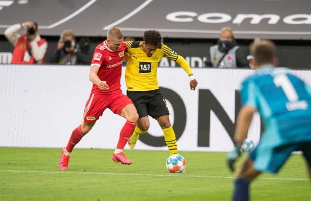 Donyell Malen in action during the Bundesliga match between Borussia Dortmund and 1. FC Union Berlin on September 19, 2021 in Dortmund, Germany.
