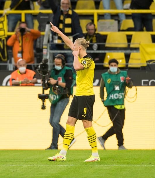 Erling Haaland celebrates his goal to the 4:2 during the Bundesliga match between Borussia Dortmund and 1. FC Union Berlin on September 19, 2021 in...