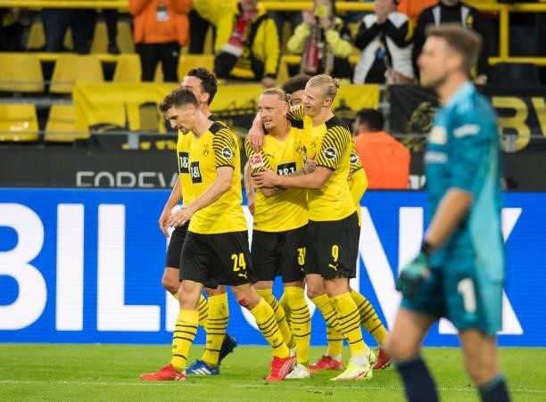 Erling Haaland celebrates his goal to the 4:2 with his teammates during the Bundesliga match between Borussia Dortmund and 1. FC Union Berlin on...