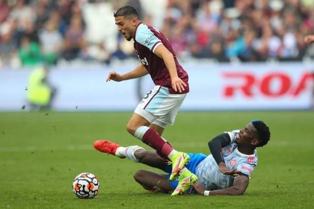 Paul Pogba of Manchester United battles for possession with Pablo Fornals of West Ham United during the Premier League match between West Ham United...