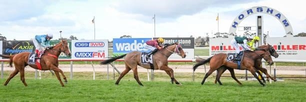 Madam Mischief ridden by Mikaela Lawrence wins the Millers Horsham Cup Sunday 17 Sunday 2021 BM58 Hcp at Horsham Racecourse on September 20, 2021 in...