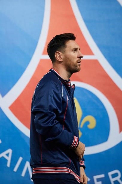Leo Messi of PSG prior to the Ligue 1 Uber Eats match between Paris Saint Germain and Lyon at Parc des Princes on September 19, 2021 in Paris, France.