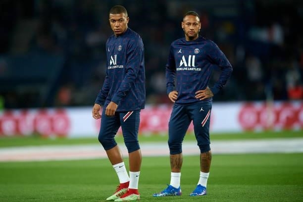 Kylian Mbappe and Neymar of PSG during the Ligue 1 Uber Eats match between Paris Saint Germain and Lyon at Parc des Princes on September 19, 2021 in...