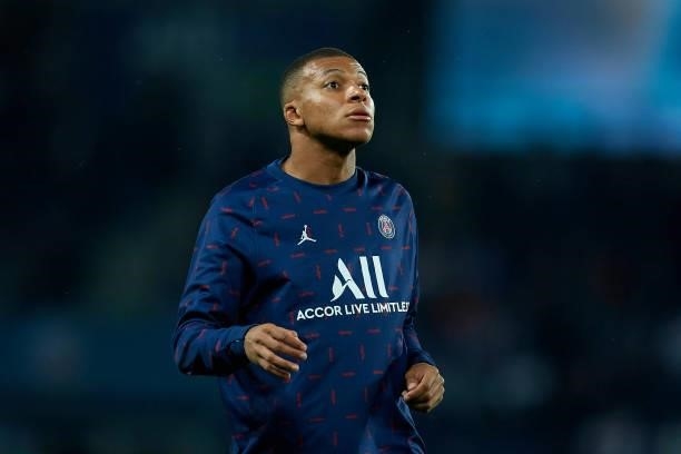 Kylian Mbappe of PSG during the warm-up before the Ligue 1 Uber Eats match between Paris Saint Germain and Lyon at Parc des Princes on September 19,...