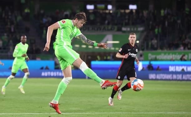 Wolfsburg's Dutch forward Wout Weghorst shoots the ball during the German first division Bundesliga football match VfL Wolfsburg vs Eintracht...