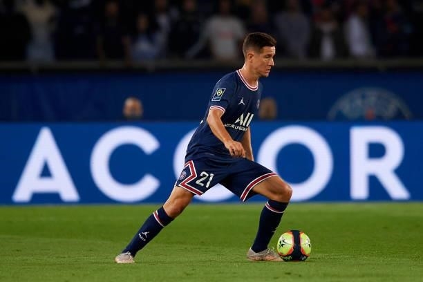 Ander Herrera of PSG controls the ball during the Ligue 1 Uber Eats match between Paris Saint Germain and Lyon at Parc des Princes on September 19,...