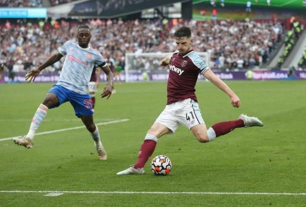 West Ham United's Declan Rice and Manchester United's Aaron Wan-Bissaka during the Premier League match between West Ham United and Manchester United...