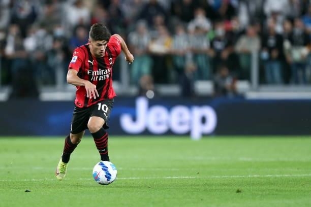 Brahim Diaz of AC Milan controls the ball during the Serie A match between Juventus and AC Milan at Allianz Stadium on September 19, 2021 in Turin,...