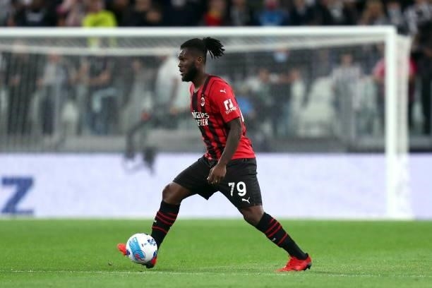 Franck Kessie of AC Milan controls the ball during the Serie A match between Juventus and AC Milan at Allianz Stadium on September 19, 2021 in Turin,...