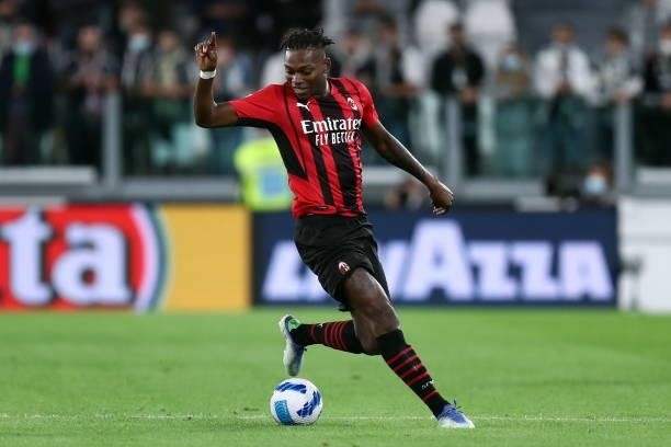 Rafael Leao of AC Milan controls the ball during the Serie A match between Juventus and AC Milan at Allianz Stadium on September 19, 2021 in Turin,...