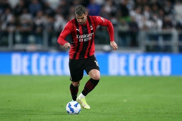 Theo Hernandez of AC Milan controls the ball during the Serie A match between Juventus and AC Milan at Allianz Stadium on September 19, 2021 in...