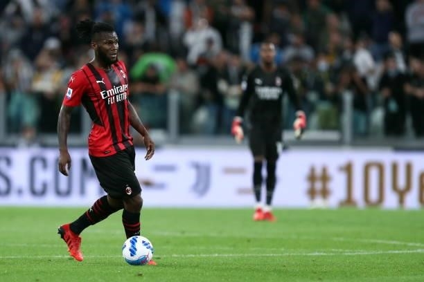 Franck Kessie of AC Milan controls the ball during the Serie A match between Juventus and AC Milan at Allianz Stadium on September 19, 2021 in Turin,...